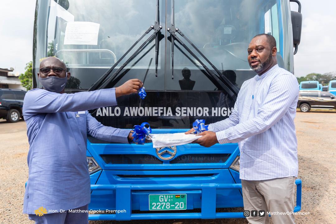 MINISTER FOR EDUCATION HANDS OVER 120 BUSES TO SHSs  